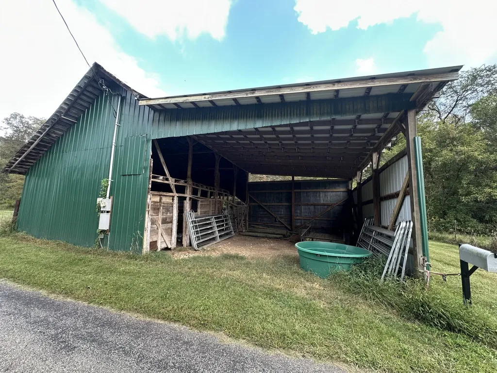 46 Carver Hollow Lane Pleasant Shade TN 37145