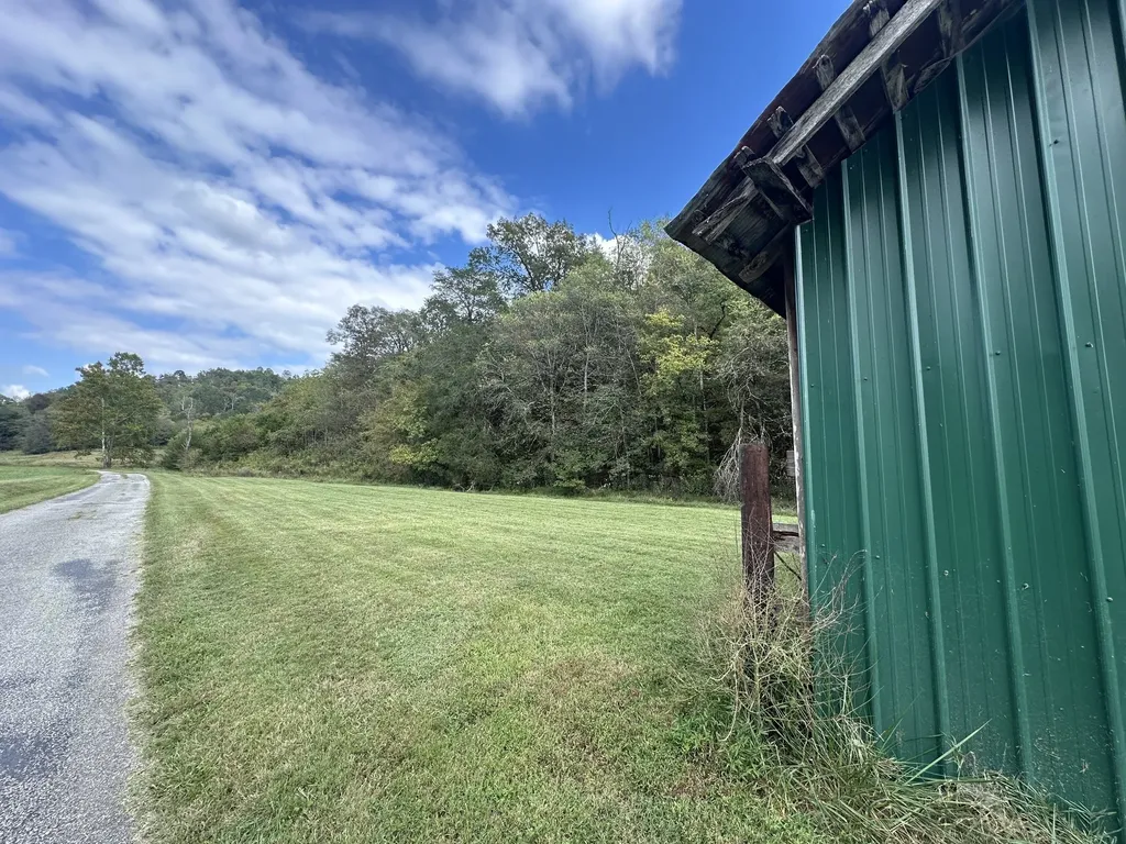 46 Carver Hollow Lane Pleasant Shade TN 37145