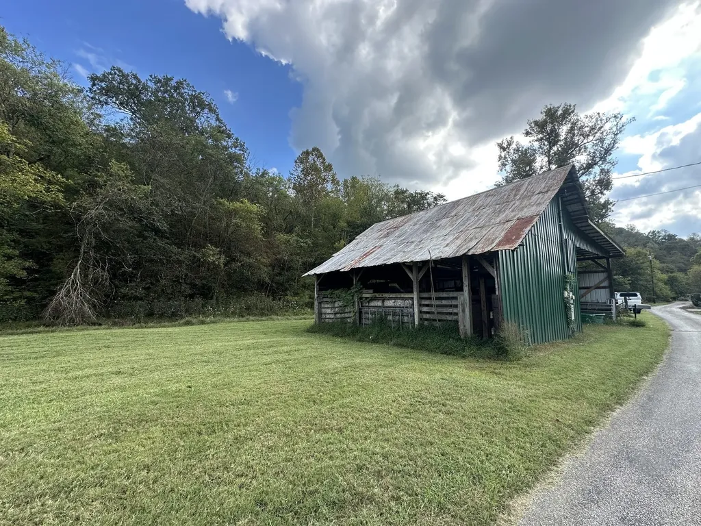 46 Carver Hollow Lane Pleasant Shade TN 37145