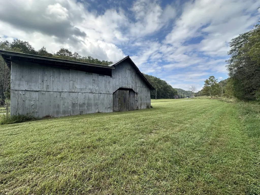 46 Carver Hollow Lane Pleasant Shade TN 37145