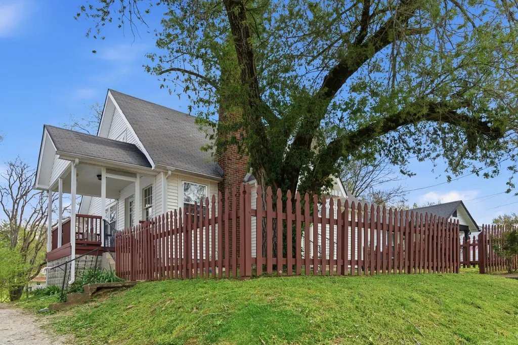 825 Gracey Avenue Clarksville TN 37040