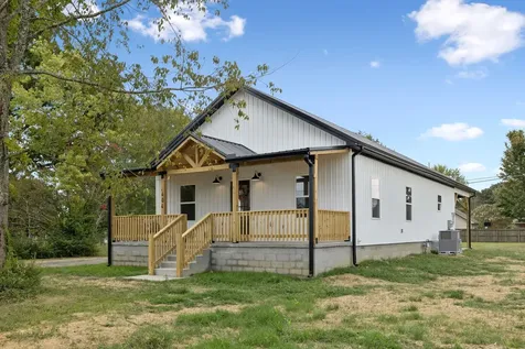 404 W 4th Avenue Hohenwald TN 38462