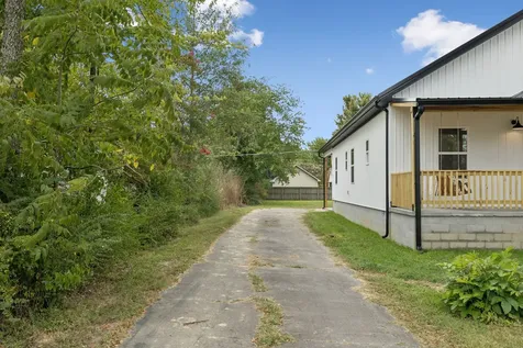404 W 4th Avenue Hohenwald TN 38462