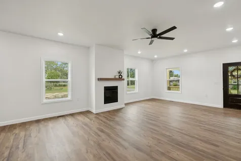 404 W 4th Avenue Hohenwald TN 38462