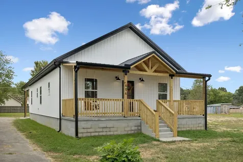 404 W 4th Avenue Hohenwald TN 38462