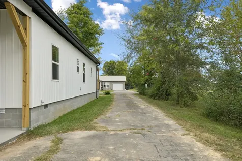 404 W 4th Avenue Hohenwald TN 38462