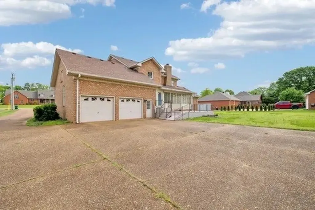 2216 Ewing Drive Lebanon TN 37087