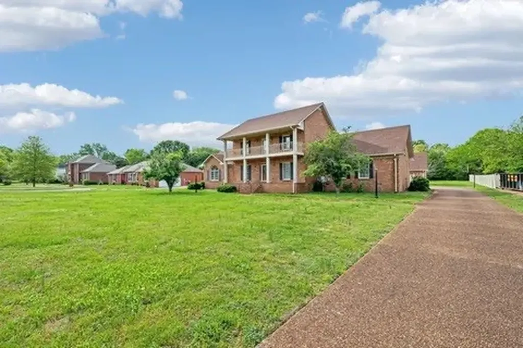 2216 Ewing Drive Lebanon TN 37087