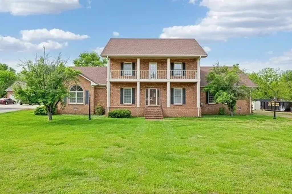 2216 Ewing Drive Lebanon TN 37087