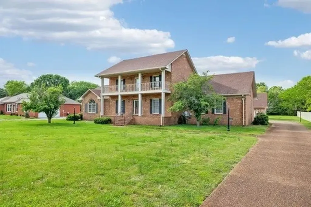 2216 Ewing Drive Lebanon TN 37087