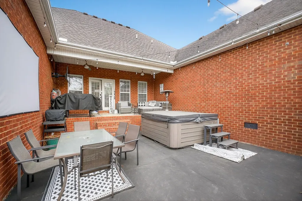 195 Stonegate Drive Smithville TN 37166