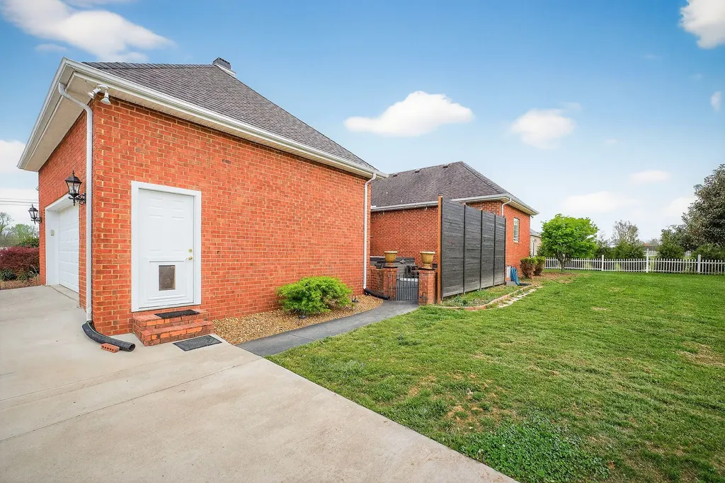 195 Stonegate Drive Smithville TN 37166