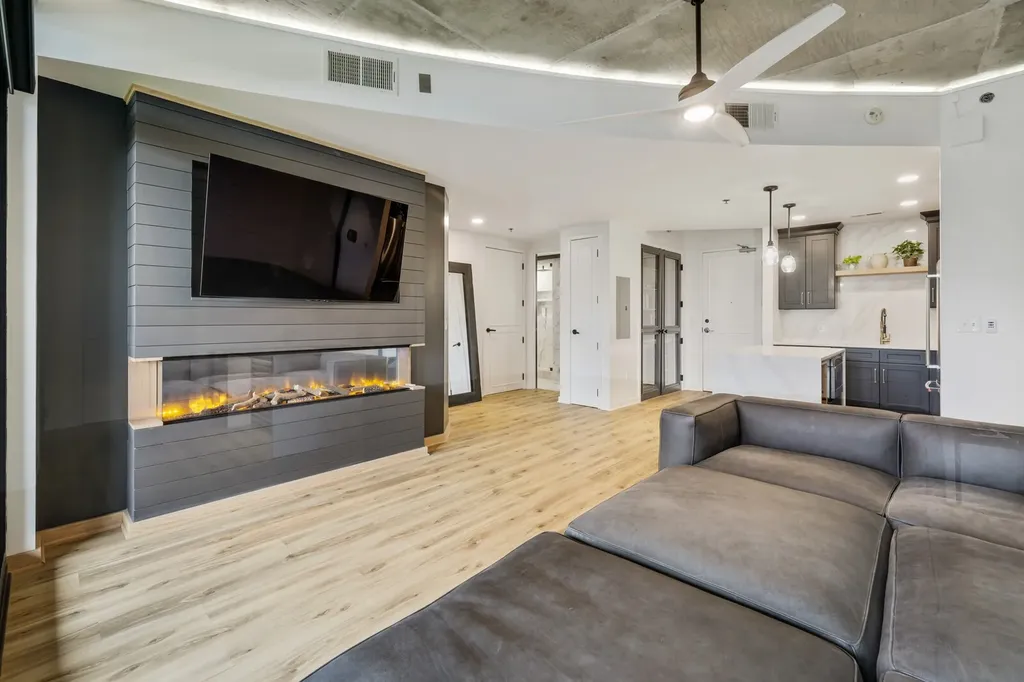600 12th Ave, S Nashville TN 37203