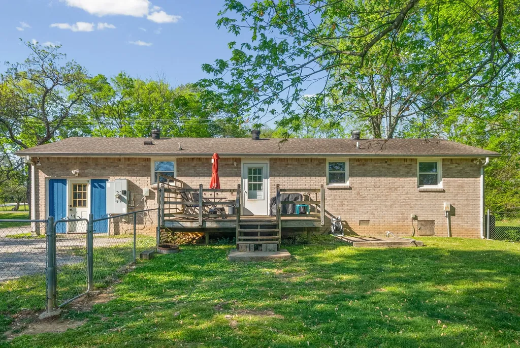 230 E Old Trenton Road Clarksville TN 37043