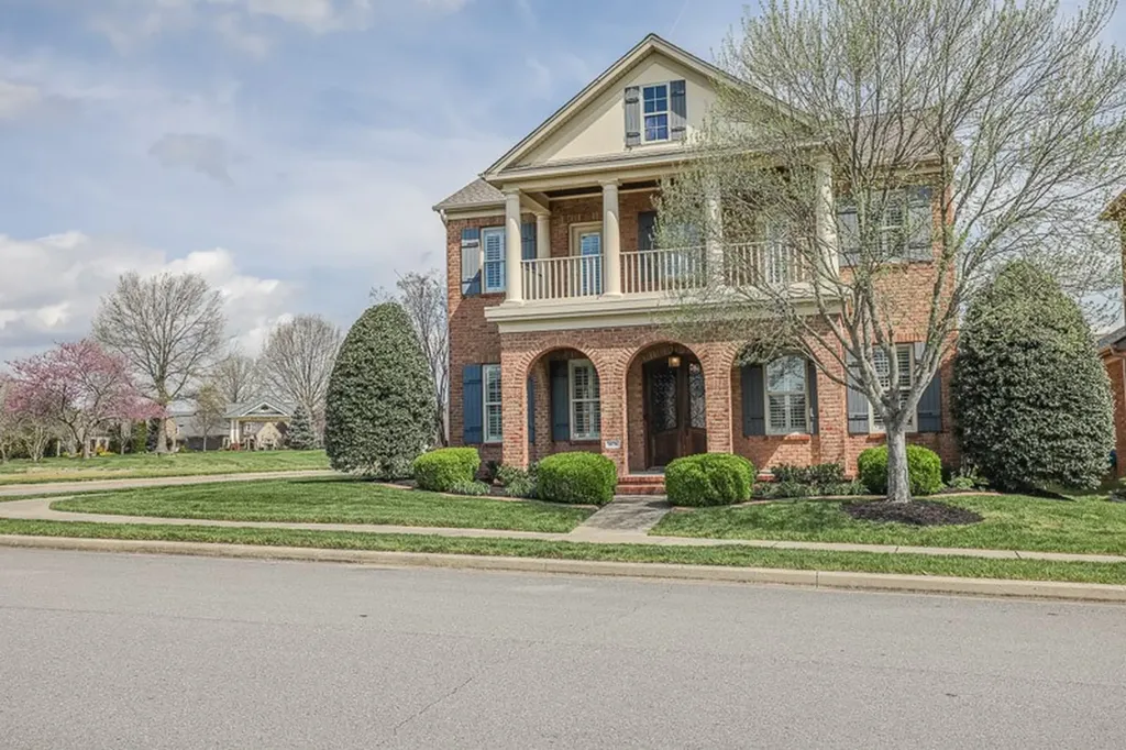 1676 Kelvington Boulevard Gallatin TN 37066
