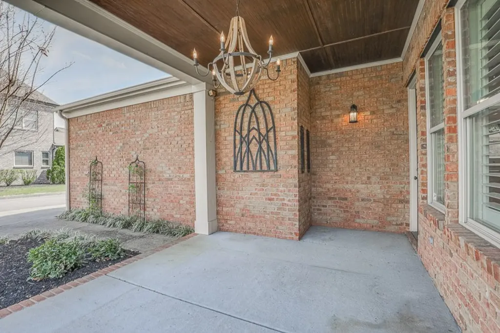 1676 Kelvington Boulevard Gallatin TN 37066