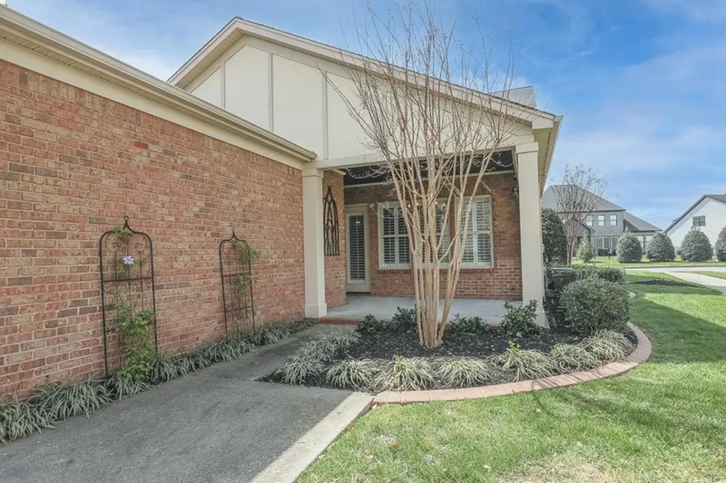 1676 Kelvington Boulevard Gallatin TN 37066