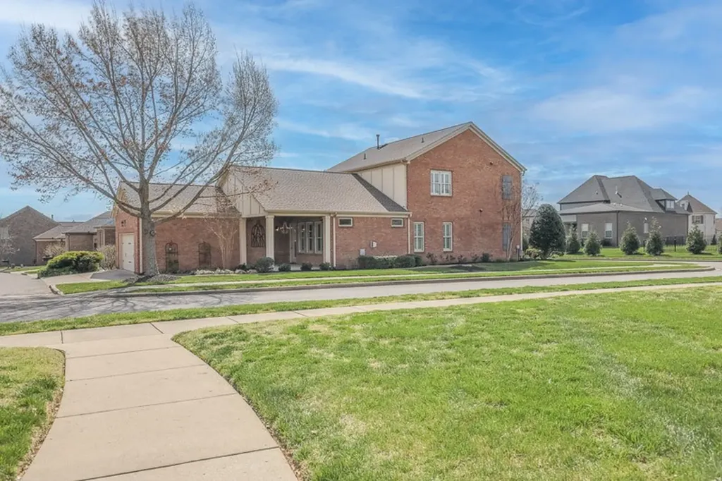 1676 Kelvington Boulevard Gallatin TN 37066