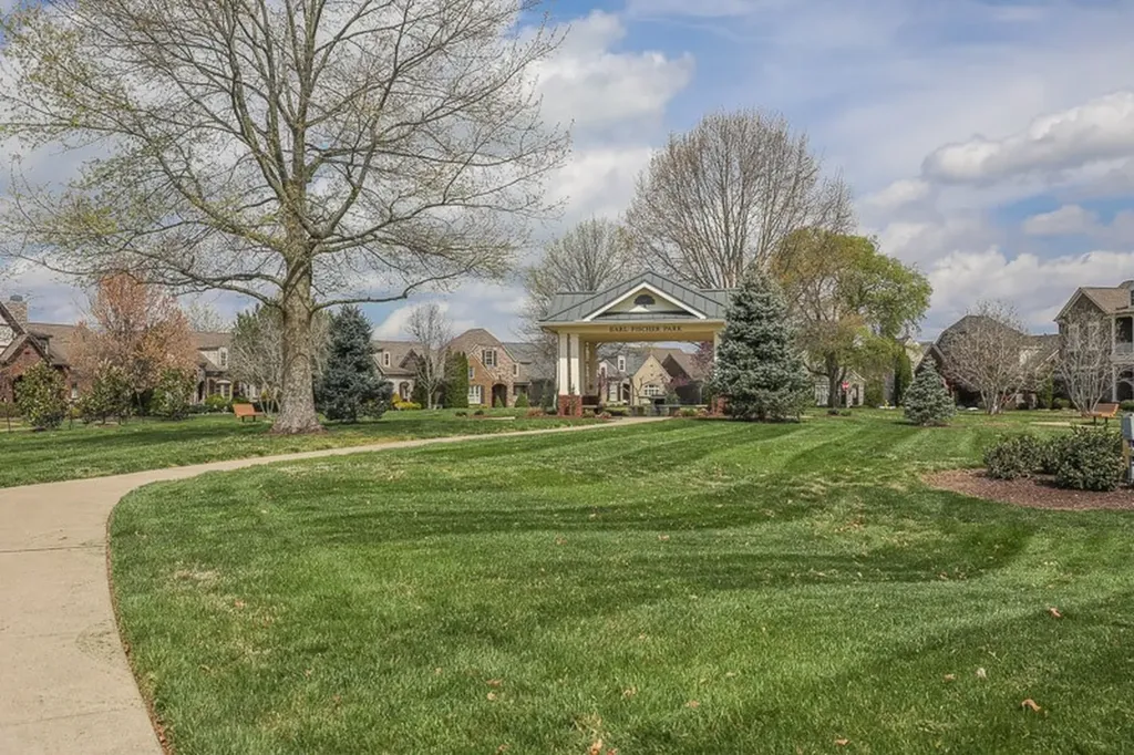 1676 Kelvington Boulevard Gallatin TN 37066