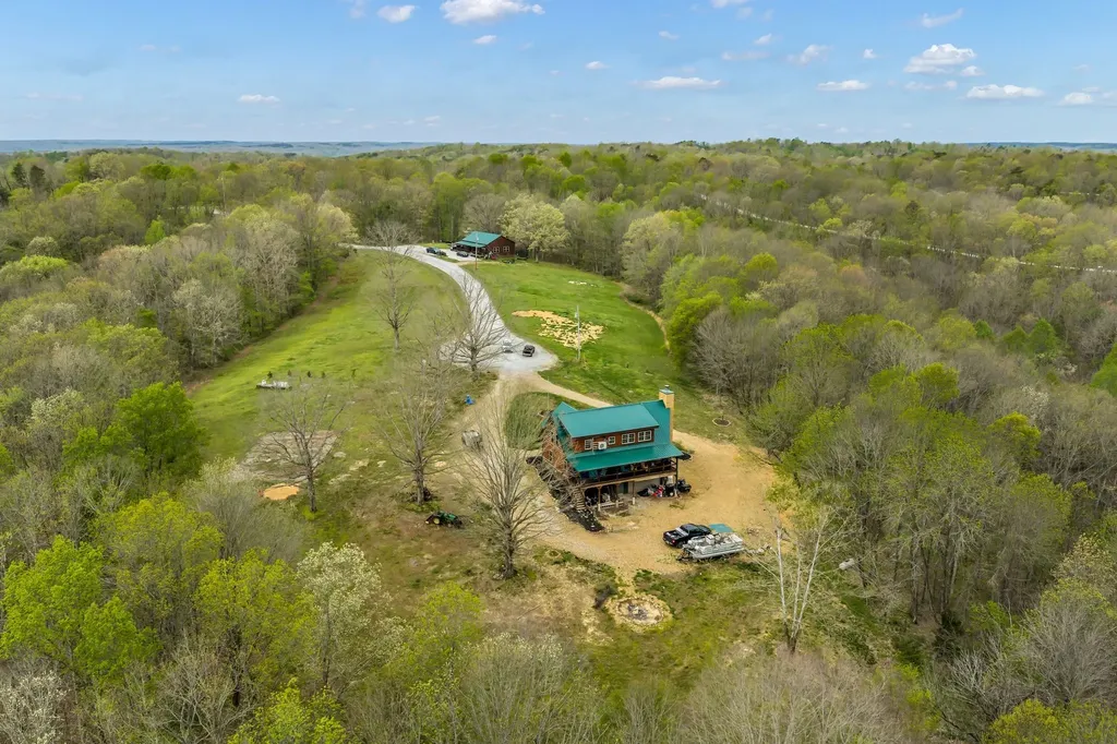 295 Tow Drive Waverly TN 37185