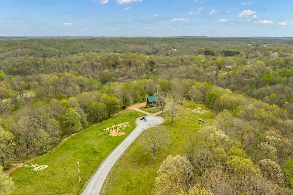 295 Tow Drive Waverly TN 37185