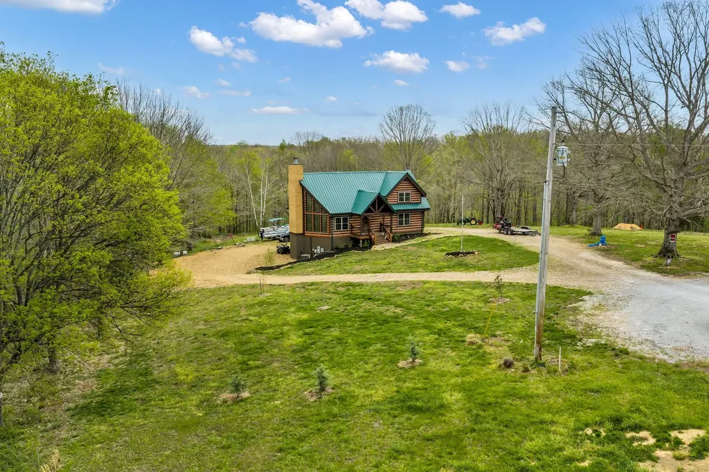 295 Tow Drive Waverly TN 37185