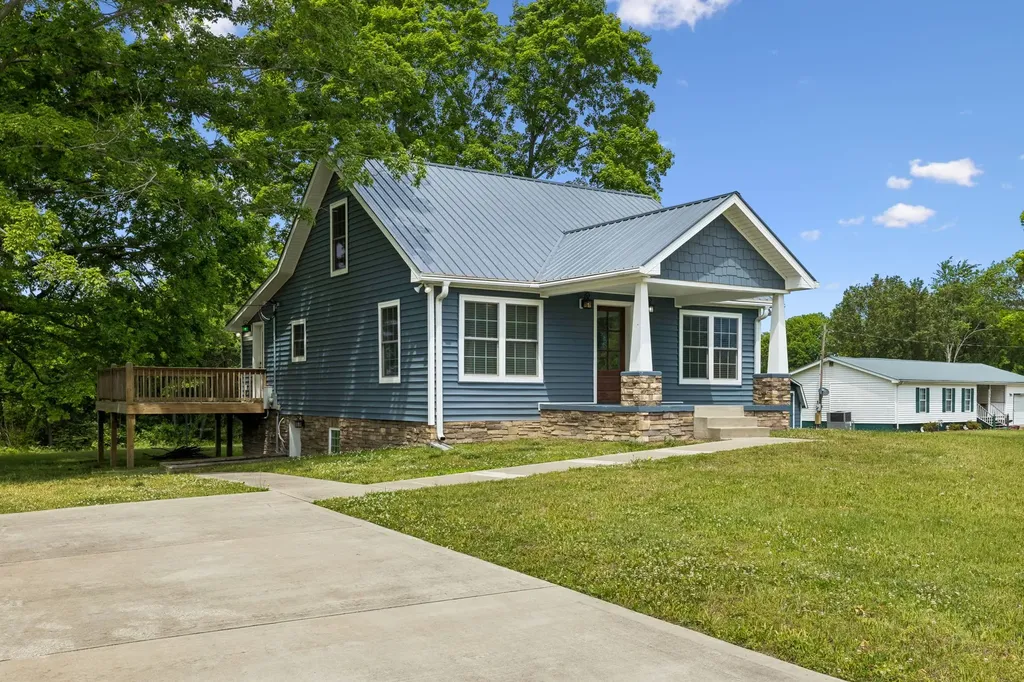 3125 Highway 49, E Charlotte TN 37036