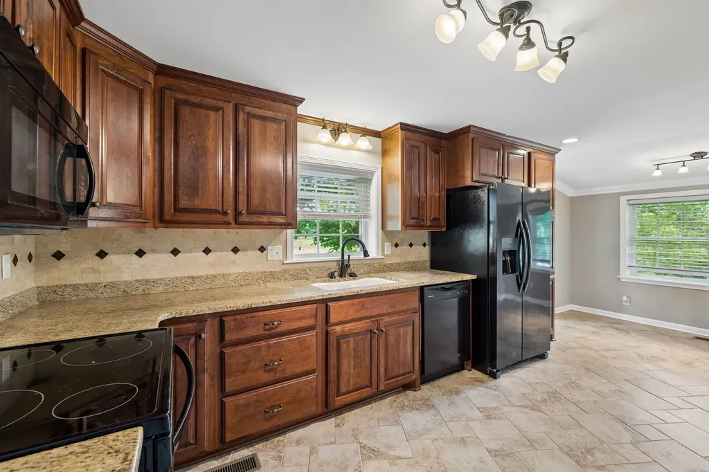 3125 Highway 49, E Charlotte TN 37036