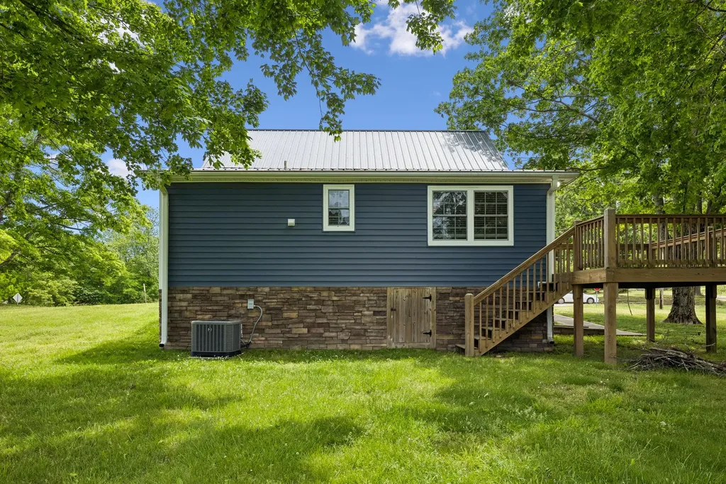 3125 Highway 49, E Charlotte TN 37036