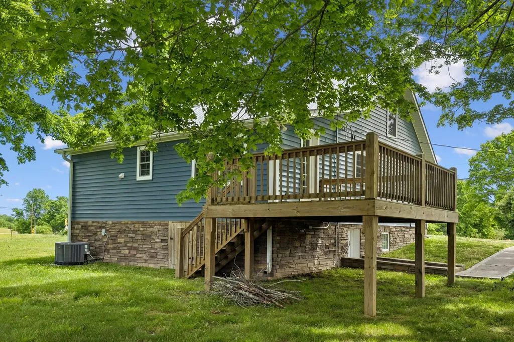 3125 Highway 49, E Charlotte TN 37036