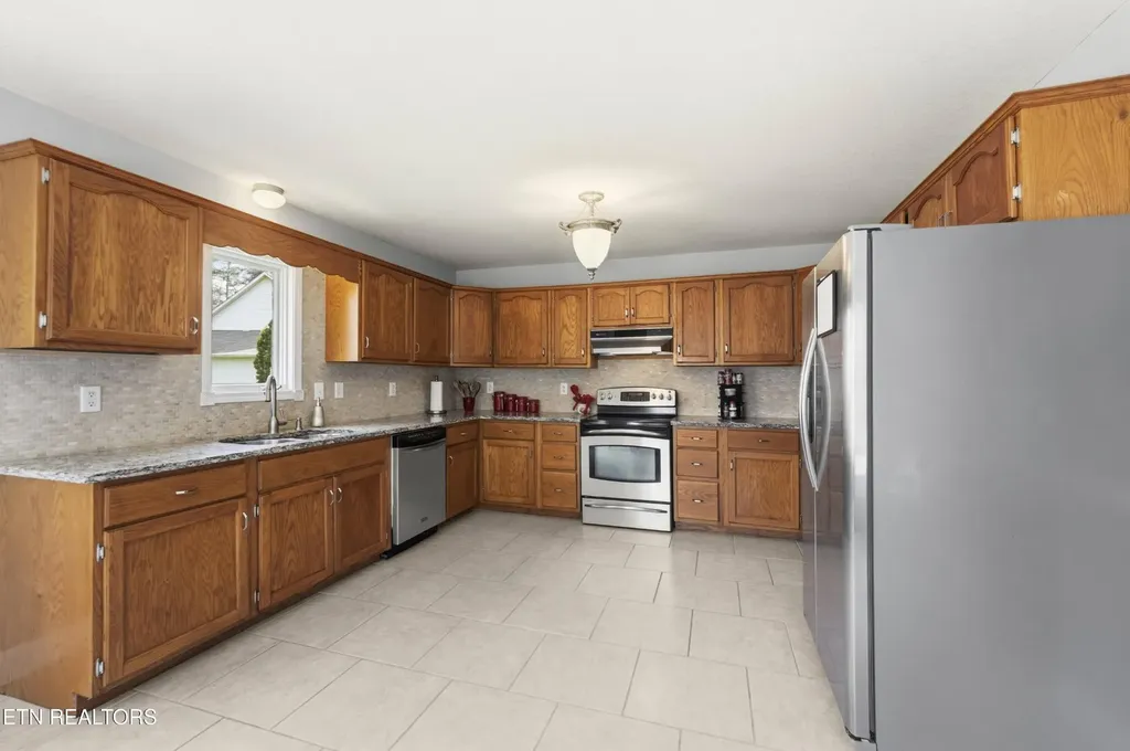 55 Rocky Lane Crossville TN 38571