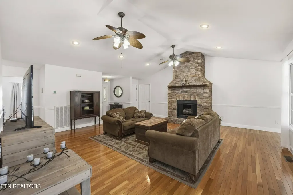 55 Rocky Lane Crossville TN 38571