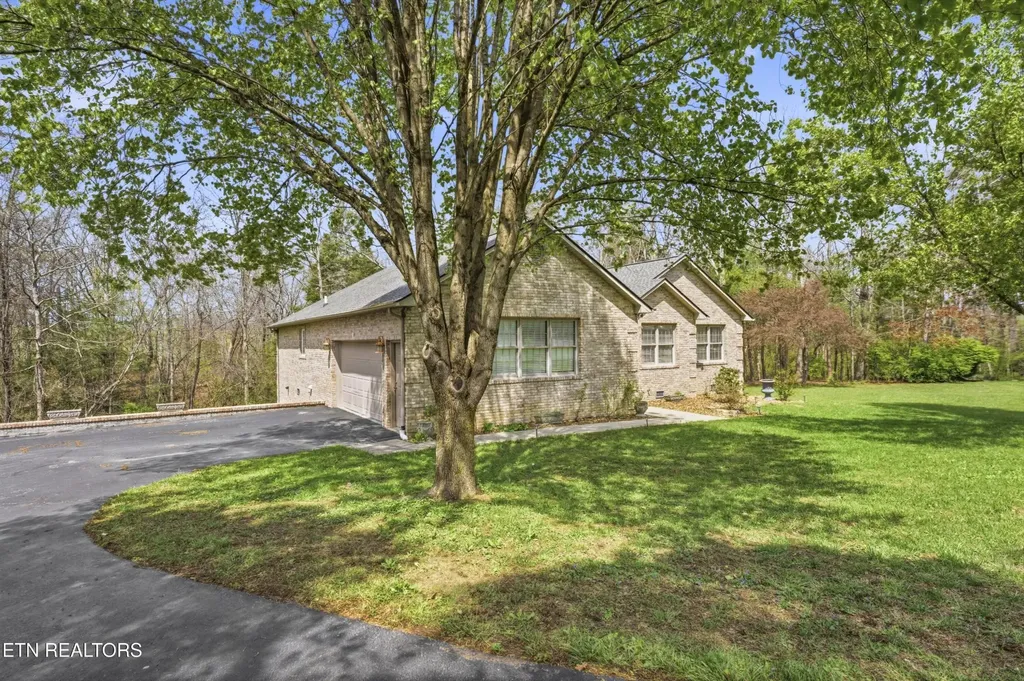 55 Rocky Lane Crossville TN 38571