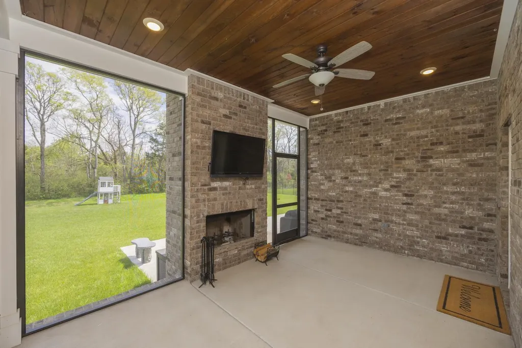 1924 Rhonda Drive Christiana TN 37037