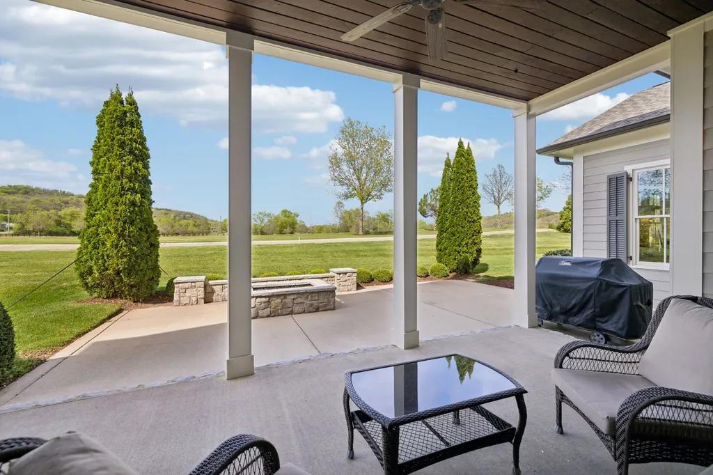 6033 Native Pony Trail College Grove TN 37046