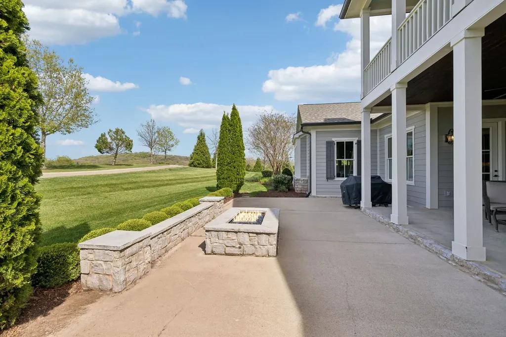 6033 Native Pony Trail College Grove TN 37046