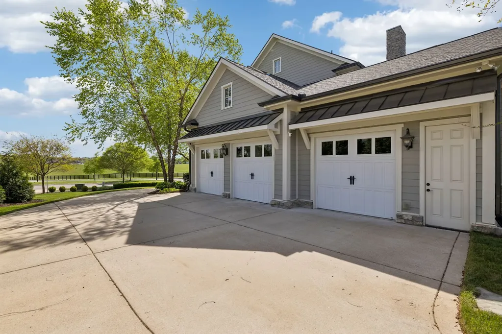 6033 Native Pony Trail College Grove TN 37046