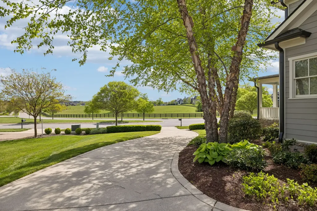 6033 Native Pony Trail College Grove TN 37046