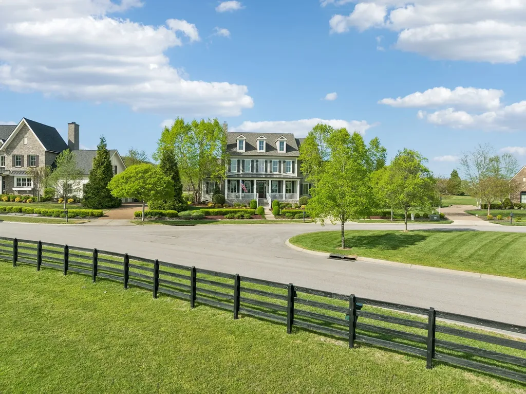 6033 Native Pony Trail College Grove TN 37046