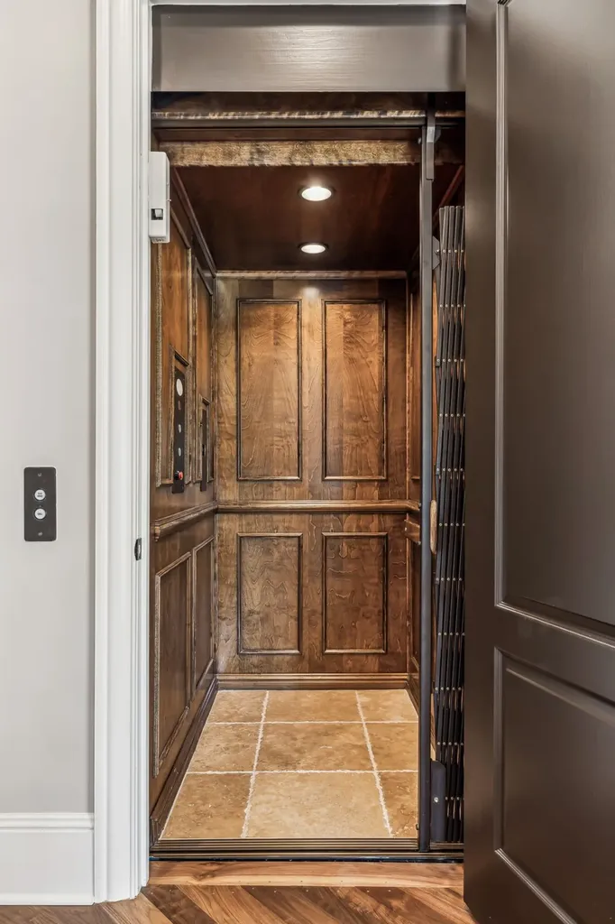 2323 Woodmont Boulevard Nashville TN 37215