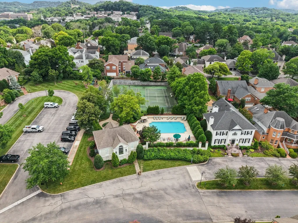 203 Kensington Park Nashville TN 37215