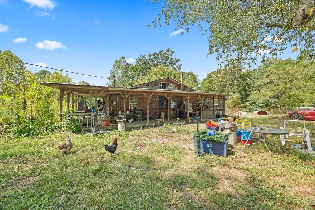 225 Richardson Lane Gainesboro TN 38562