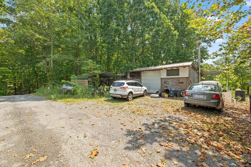 225 Richardson Lane Gainesboro TN 38562