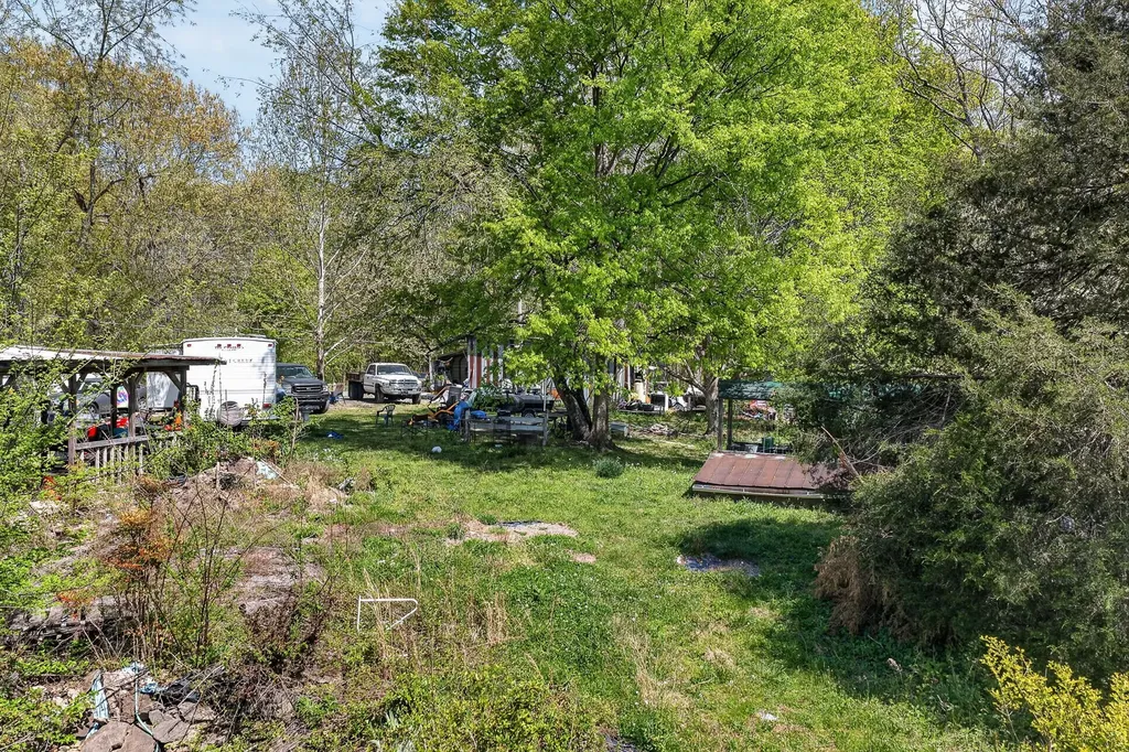 225 Richardson Lane Gainesboro TN 38562