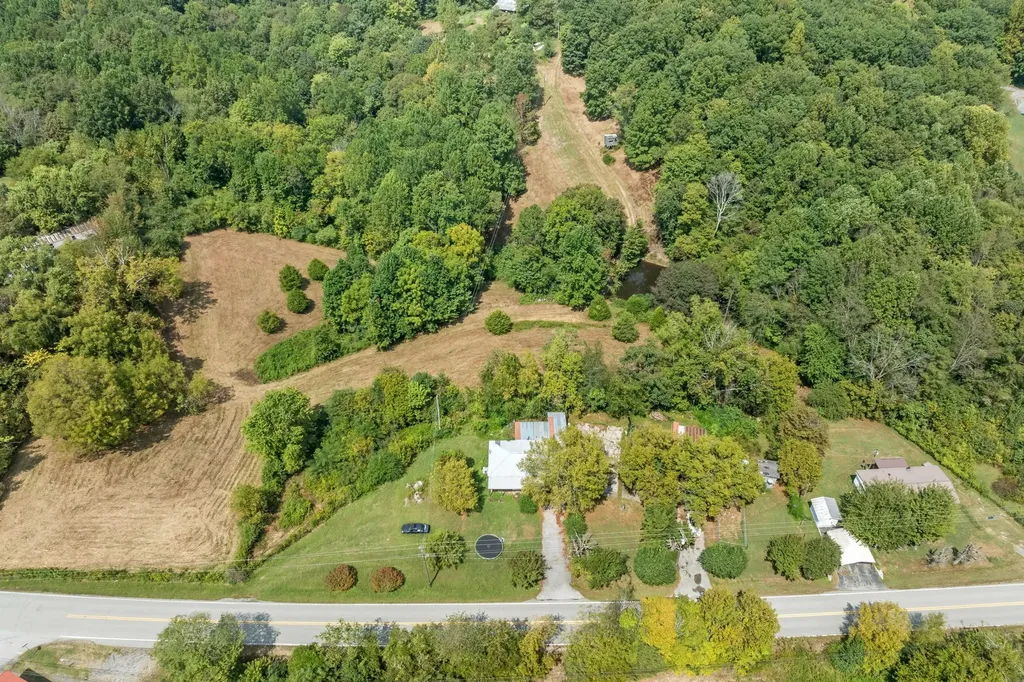 225 Richardson Lane Gainesboro TN 38562
