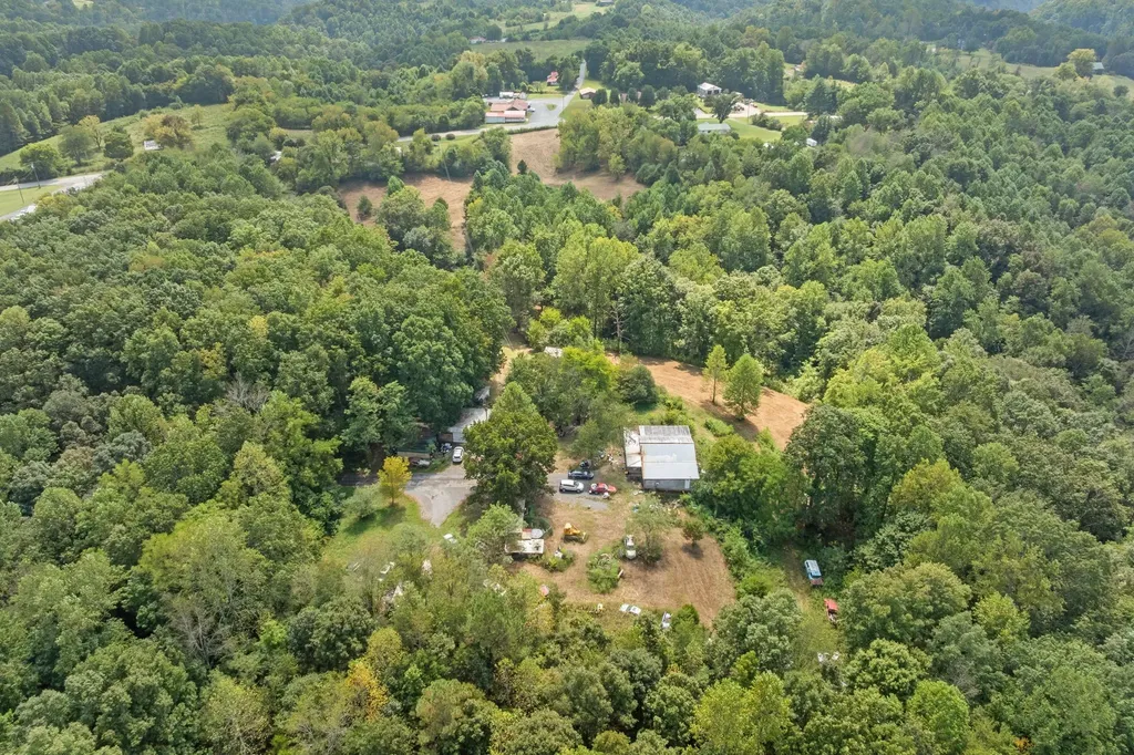 225 Richardson Lane Gainesboro TN 38562