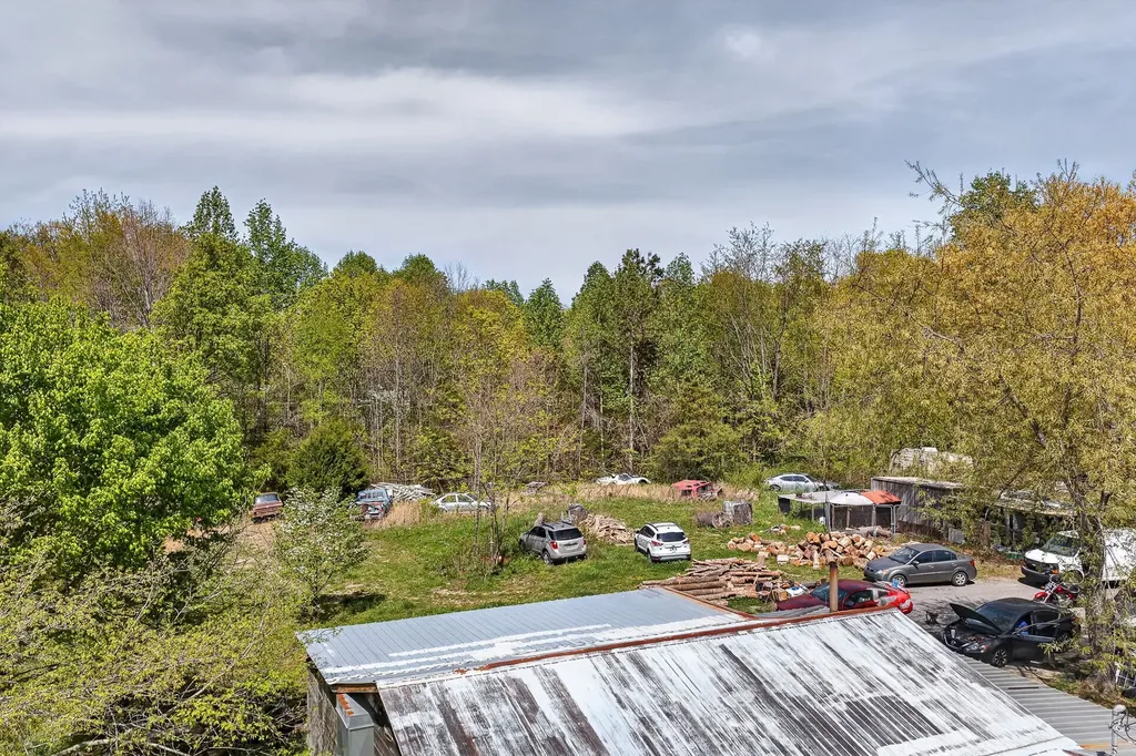 225 Richardson Lane Gainesboro TN 38562