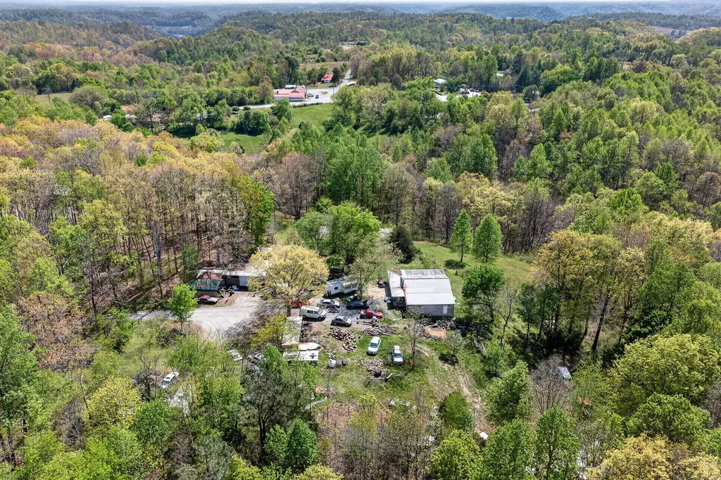 225 Richardson Lane Gainesboro TN 38562
