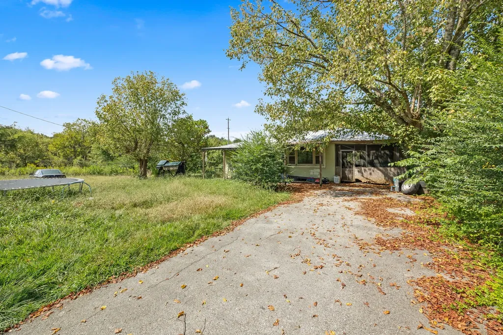 225 Richardson Lane Gainesboro TN 38562