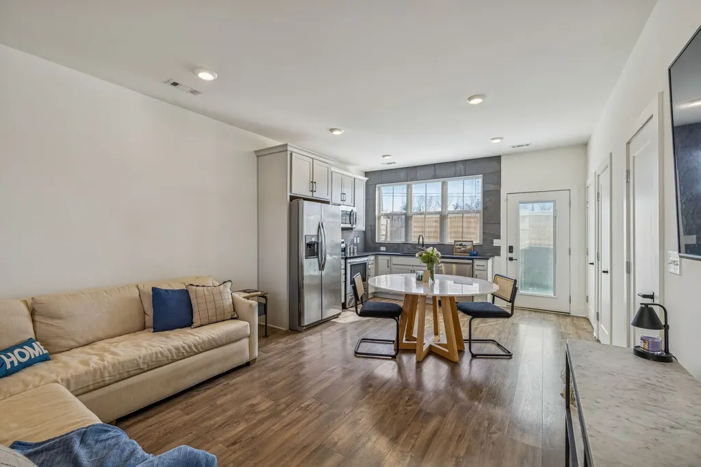 100 Thompson Lane Nashville TN 37211